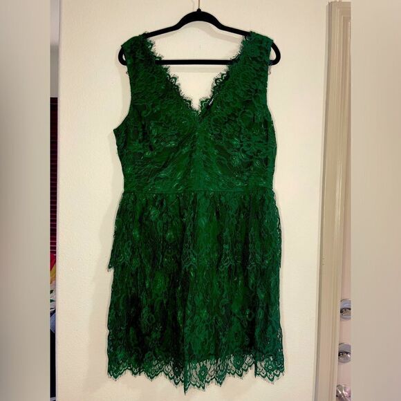 Gianni Bini Green Lace Dinner Dress - Picture 1 of 6